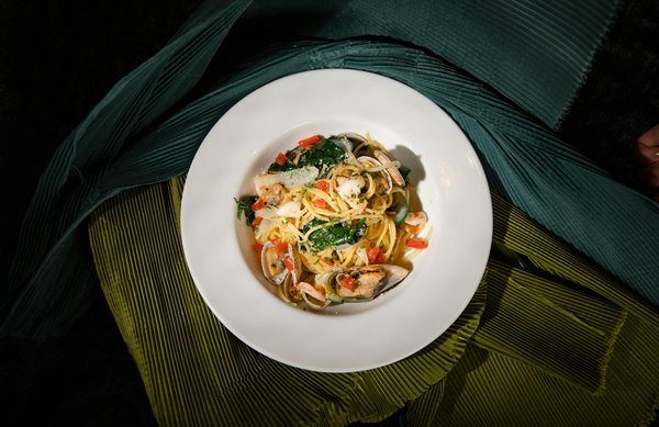 What Are the Historical Influences on UK Women's Fashion?